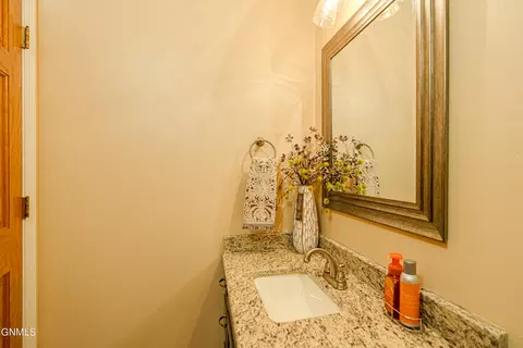 Bath - 843 Munich Dr, Bismarck, ND 58504 photo 18 of 19