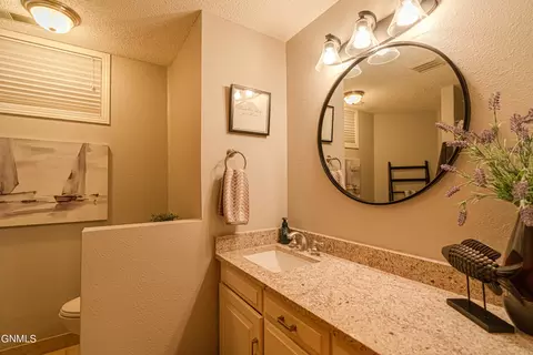 Bath - 843 Munich Dr, Bismarck, ND 58504 photo 13 of 19