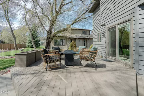 Exterior - 843 Munich Dr, Bismarck, ND 58504 photo 7 of 13