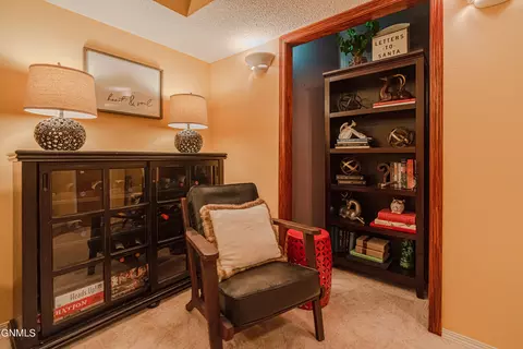 Entry Way - 843 Munich Dr, Bismarck, ND 58504 photo 7 of 12