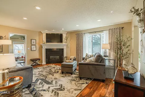 Living - 843 Munich Dr, Bismarck, ND 58504 photo 1 of 9
