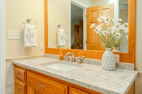 Bath - 843 Munich Dr, Bismarck, ND 58504 photo 8 of 19