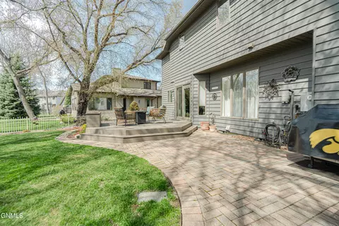 Exterior - 843 Munich Dr, Bismarck, ND 58504 photo 6 of 13