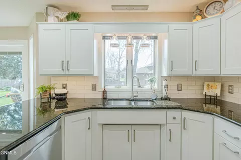 Kitchen - 843 Munich Dr, Bismarck, ND 58504 photo 5 of 9