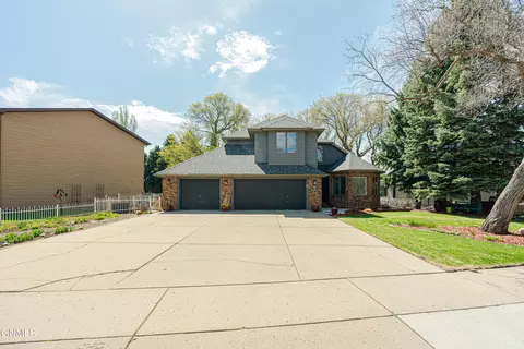 Exterior - 843 Munich Dr, Bismarck, ND 58504 photo 13 of 13
