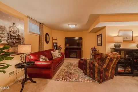 Living - 843 Munich Dr, Bismarck, ND 58504 photo 8 of 9