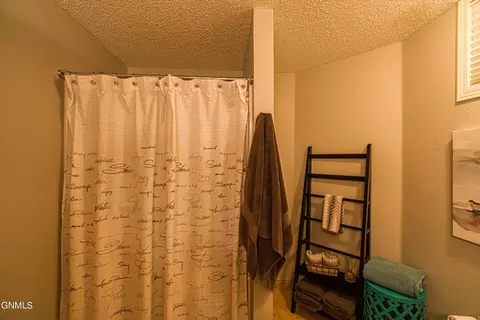 Bath - 843 Munich Dr, Bismarck, ND 58504 photo 14 of 19