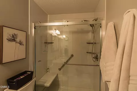Bath - 843 Munich Dr, Bismarck, ND 58504 photo 10 of 19