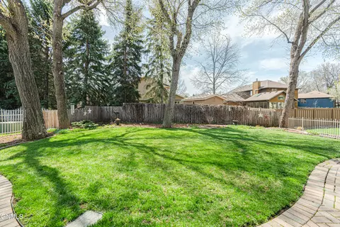 Exterior - 843 Munich Dr, Bismarck, ND 58504 photo 11 of 13