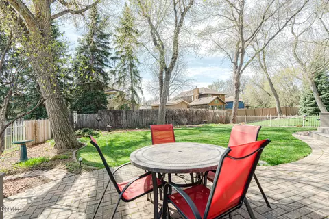 Exterior - 843 Munich Dr, Bismarck, ND 58504 photo 5 of 13