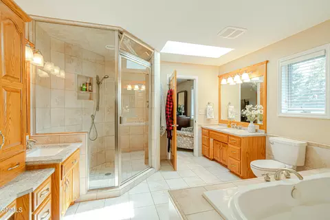 Bath - 843 Munich Dr, Bismarck, ND 58504 photo 4 of 19