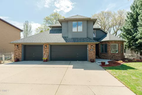 Exterior - 843 Munich Dr, Bismarck, ND 58504 photo 2 of 13