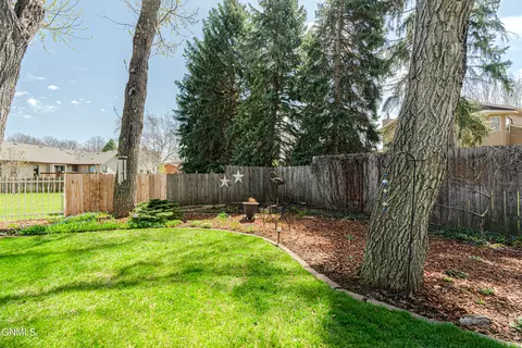 Exterior - 843 Munich Dr, Bismarck, ND 58504 photo 4 of 13