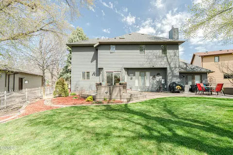 Exterior - 843 Munich Dr, Bismarck, ND 58504 photo 3 of 13