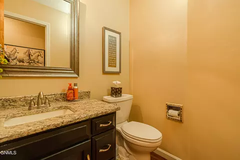 Bath - 843 Munich Dr, Bismarck, ND 58504 photo 17 of 19