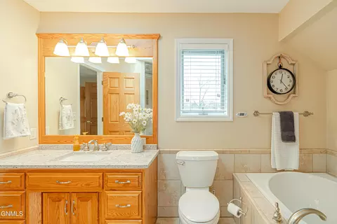 Bath - 843 Munich Dr, Bismarck, ND 58504 photo 3 of 19