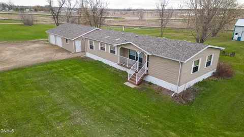 416 Bentley Ave, Pingree, ND 58476