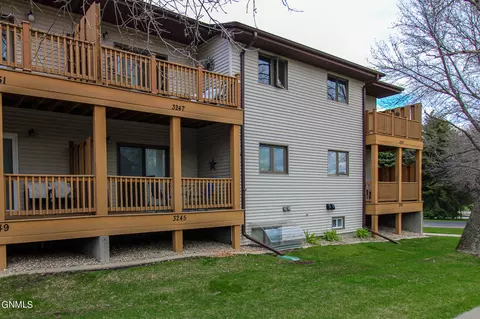 3245 Montreal St, Bismarck, ND 58503