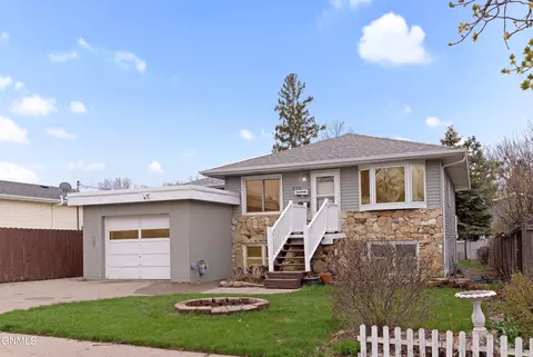 926 13th St, Bismarck, ND 58501