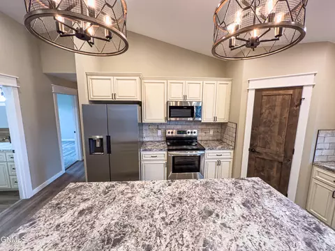 5462 Freshwater Ln, Williston, ND 58801 photo 33