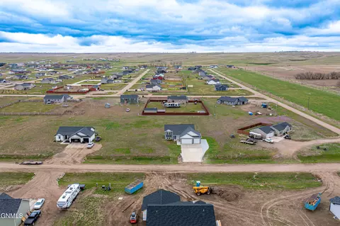5462 Freshwater Ln, Williston, ND 58801 photo 3