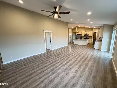 5462 Freshwater Ln, Williston, ND 58801 photo 25