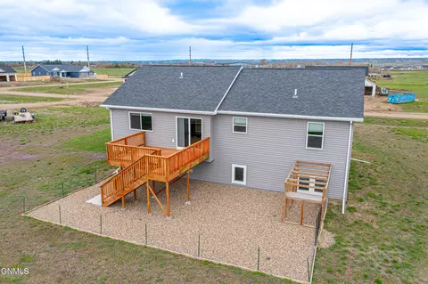 5462 Freshwater Ln, Williston, ND 58801 photo 6