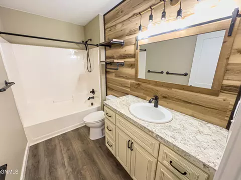 5462 Freshwater Ln, Williston, ND 58801 photo 37