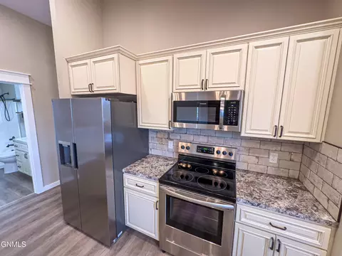 5462 Freshwater Ln, Williston, ND 58801 photo 32