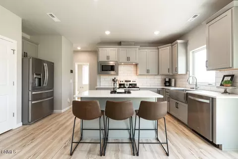 Kitchen - 4801 Cornice Loop, Bismarck, ND 58503 photo 3 of 5