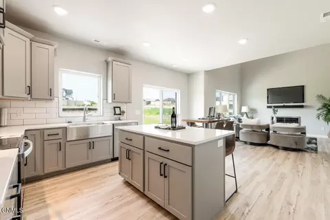 Kitchen - 4801 Cornice Loop, Bismarck, ND 58503 photo 5 of 5