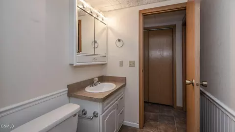 Bath - 449 13th St E, Dickinson, ND 58601 photo 4 of 4