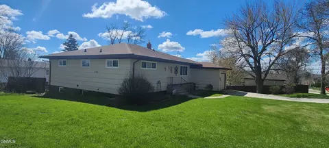 840 5th Ave NW, Valley City, ND 58072