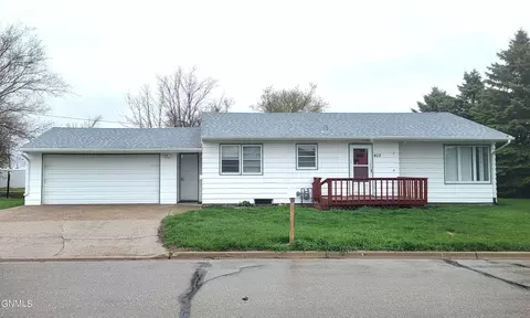 402 Andrew St, Max, ND 58759