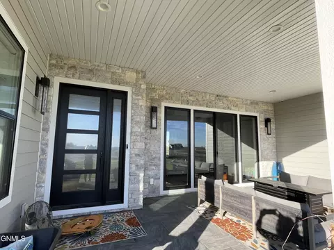 14033 49th St NW, Williston, ND 58801 photo 5