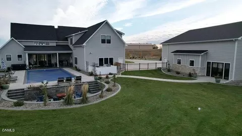 14033 49th St NW, Williston, ND 58801 photo 2