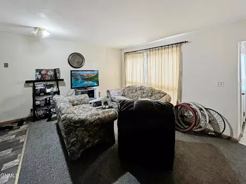 Living - 1515 6th Ave W, Williston, ND 58801 photo 4 of 4