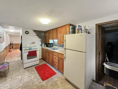 Kitchen - 1515 6th Ave W, Williston, ND 58801 photo 4 of 5