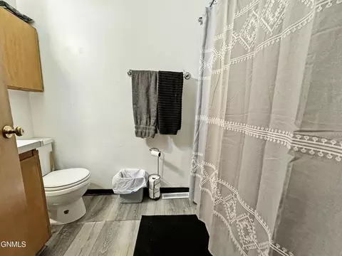 Bath - 1515 6th Ave W, Williston, ND 58801 photo 1 of 3