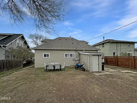 Exterior - 1515 6th Ave W, Williston, ND 58801 photo 3 of 4
