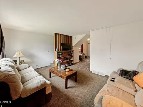Living - 1515 6th Ave W, Williston, ND 58801 photo 2 of 4