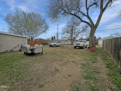 Exterior - 1515 6th Ave W, Williston, ND 58801 photo 2 of 4