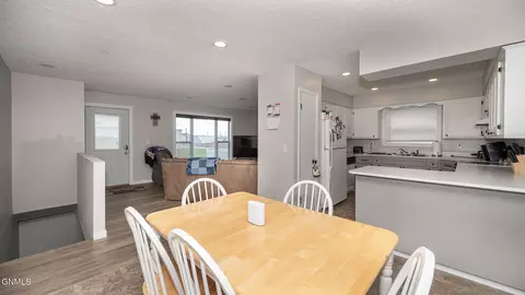 Dining - 425 5th Ave NW, Killdeer, ND 58640 photo 2 of 2