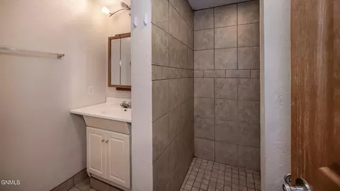 Bath - 425 5th Ave NW, Killdeer, ND 58640 photo 3 of 4