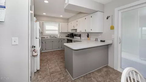 Kitchen - 425 5th Ave NW, Killdeer, ND 58640 photo 1 of 2