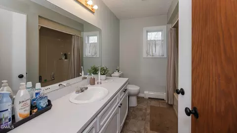 Bath - 425 5th Ave NW, Killdeer, ND 58640 photo 1 of 4