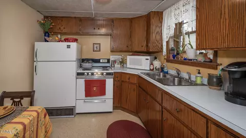 606 1st Ave E, Dickinson, ND 58601 photo 26
