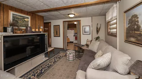 606 1st Ave E, Dickinson, ND 58601 photo 25