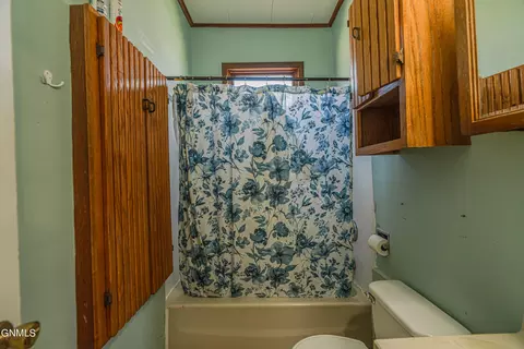 Bath - 4950 27th Ave, Mandan, ND 58554 photo 2 of 2