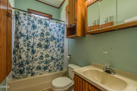 Bath - 4950 27th Ave, Mandan, ND 58554 photo 1 of 2